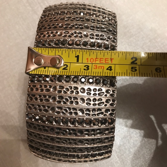 Wildlife by Heidi Klum Hammered Stretch Bracelet - Picture 4 of 4